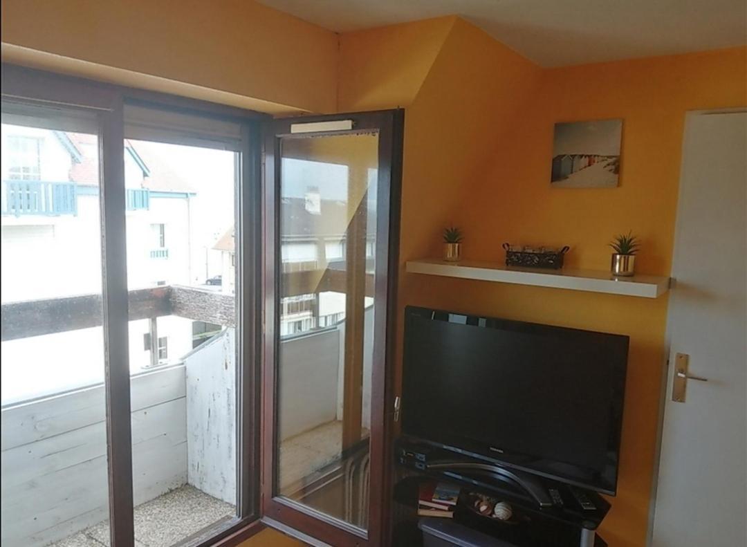 Appartement à 50 m de la plage avec WIFI et Netflix Villers-sur-Mer Extérieur photo
